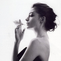 最新性感美女黑白头像图片