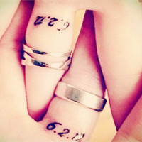 最新个性简约情侣纹身头像