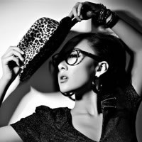 精选漂亮的长发女生黑白头像