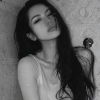 精选漂亮的长发女生黑白头像