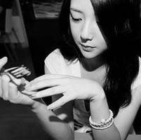 精选漂亮的长发女生黑白头像