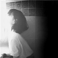 唯美意境女生黑白qq头像