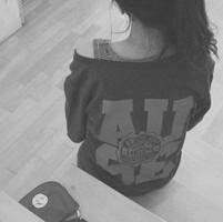 唯美意境女生黑白qq头像