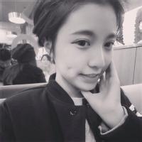 最新伤感颓废女生黑白头像