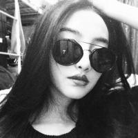 最新伤感颓废女生黑白头像