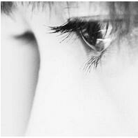 最新伤感颓废女生黑白头像