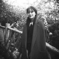 最新伤感颓废女生黑白头像