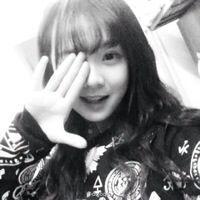 最新伤感颓废女生黑白头像