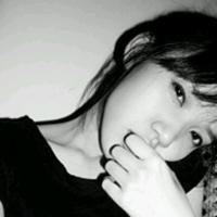 最新伤感颓废女生黑白头像