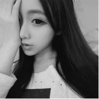 最新伤感颓废女生黑白头像