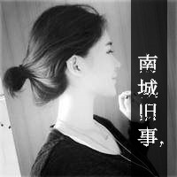 有故事的女生黑白带字头像图片