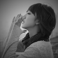 2017最热女生伤感黑白qq头像