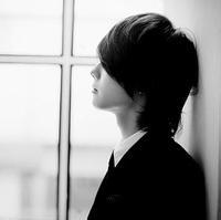 帅气十足的男生黑白qq头像