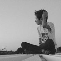 帅气十足的男生黑白qq头像