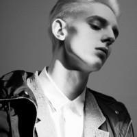 精选欧美男生黑白微信头像