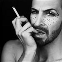 痛哭的帅气男生黑白头像