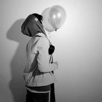 痛哭的帅气男生黑白头像