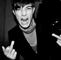 痛哭的帅气男生黑白头像