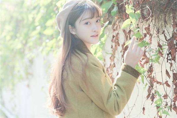 非主流女生清纯唯美户外写真图片