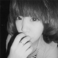非主流90后美女黑白头像图