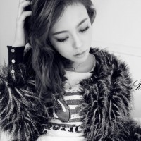 非主流90后美女黑白头像图