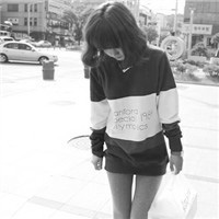 2017最新气质美女黑白头像图