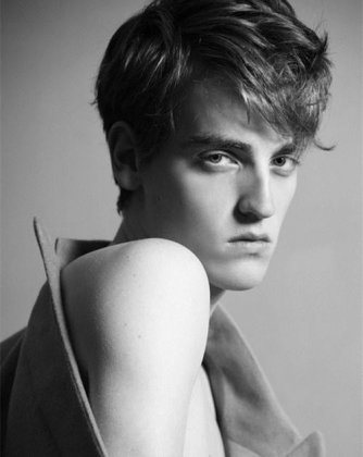 欧美帅气型男伤感意境图片