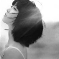 个性唯美女生黑白伤感头像精选