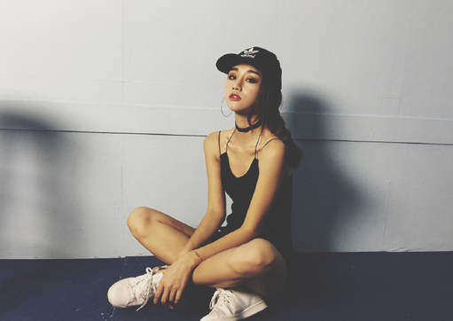 最新非主流自拍美女个性图片