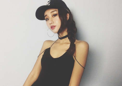 最新非主流自拍美女个性图片