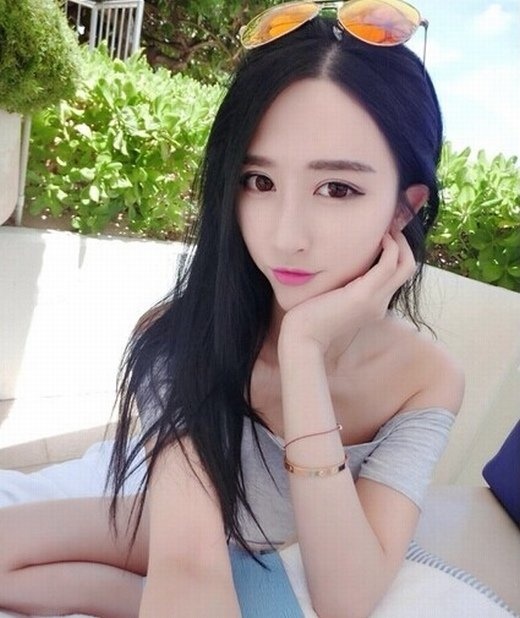 90后高颜值非主流美眉自拍图片