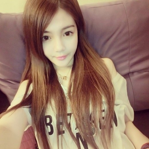 90后高颜值非主流美眉自拍图片