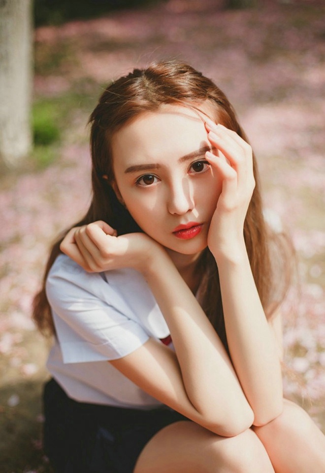 校服清纯90后非主流美女图片