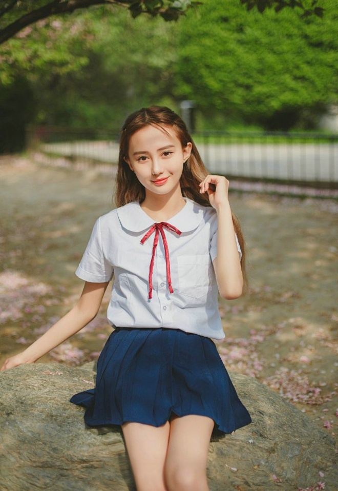 校服清纯90后非主流美女图片