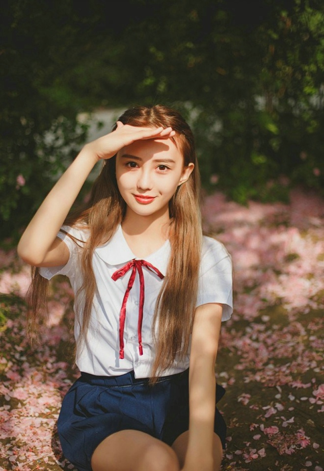 校服清纯90后非主流美女图片
