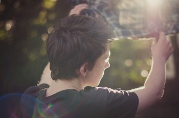 非主流男生孤单背影意境图片