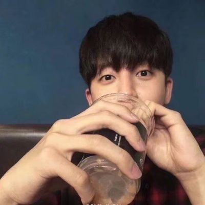 年轻个性张扬非主流帅哥头像