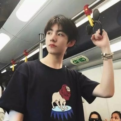 年轻个性张扬非主流帅哥头像