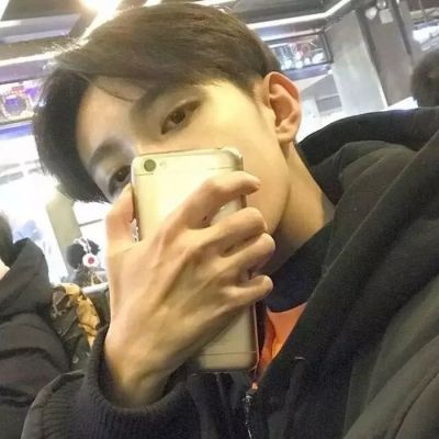 年轻个性张扬非主流帅哥头像