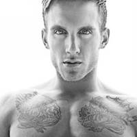 欧美帅哥黑白霸气纹身头像