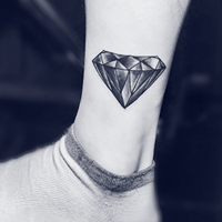 欧美帅哥黑白霸气纹身头像