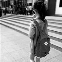 超好看的的韩范女生黑白头像