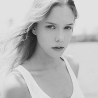 超高清的欧美女生黑白头像