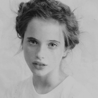 超高清的欧美女生黑白头像