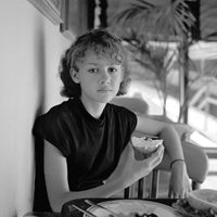 超高清的欧美女生黑白头像