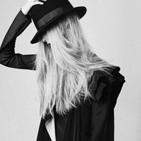 超高清的欧美女生黑白头像