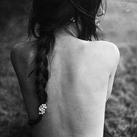 超高清的欧美女生黑白头像