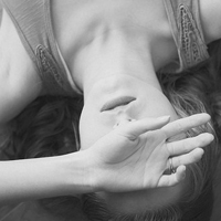 超高清的欧美女生黑白头像