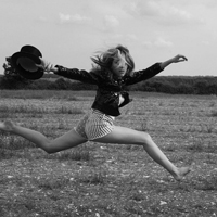 超高清的欧美女生黑白头像