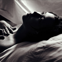 超高清的欧美女生黑白头像